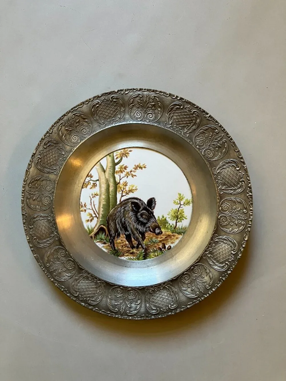 SKS Artina Wildschwein Pewter Wall Plate with Wild Boar Hunting Scene